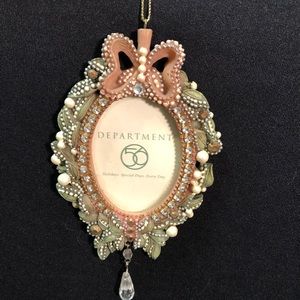 Picture frame ornament